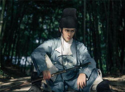 籍籍无名,一路逆袭的传奇人生